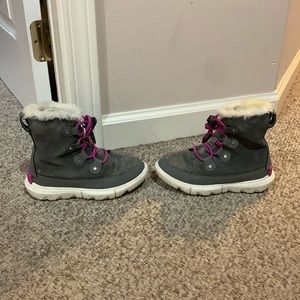 Sorel grey pink lace up Explorer winter boots sz 13